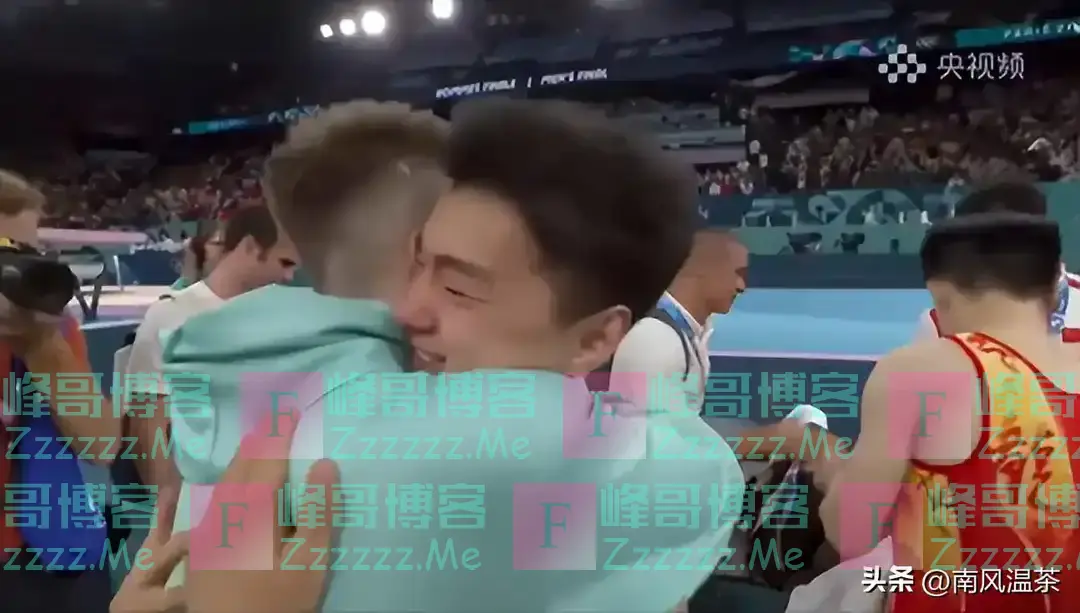 泪目！白俄罗斯选手小心翼翼穿过人群找到中国队，又怕不理自己