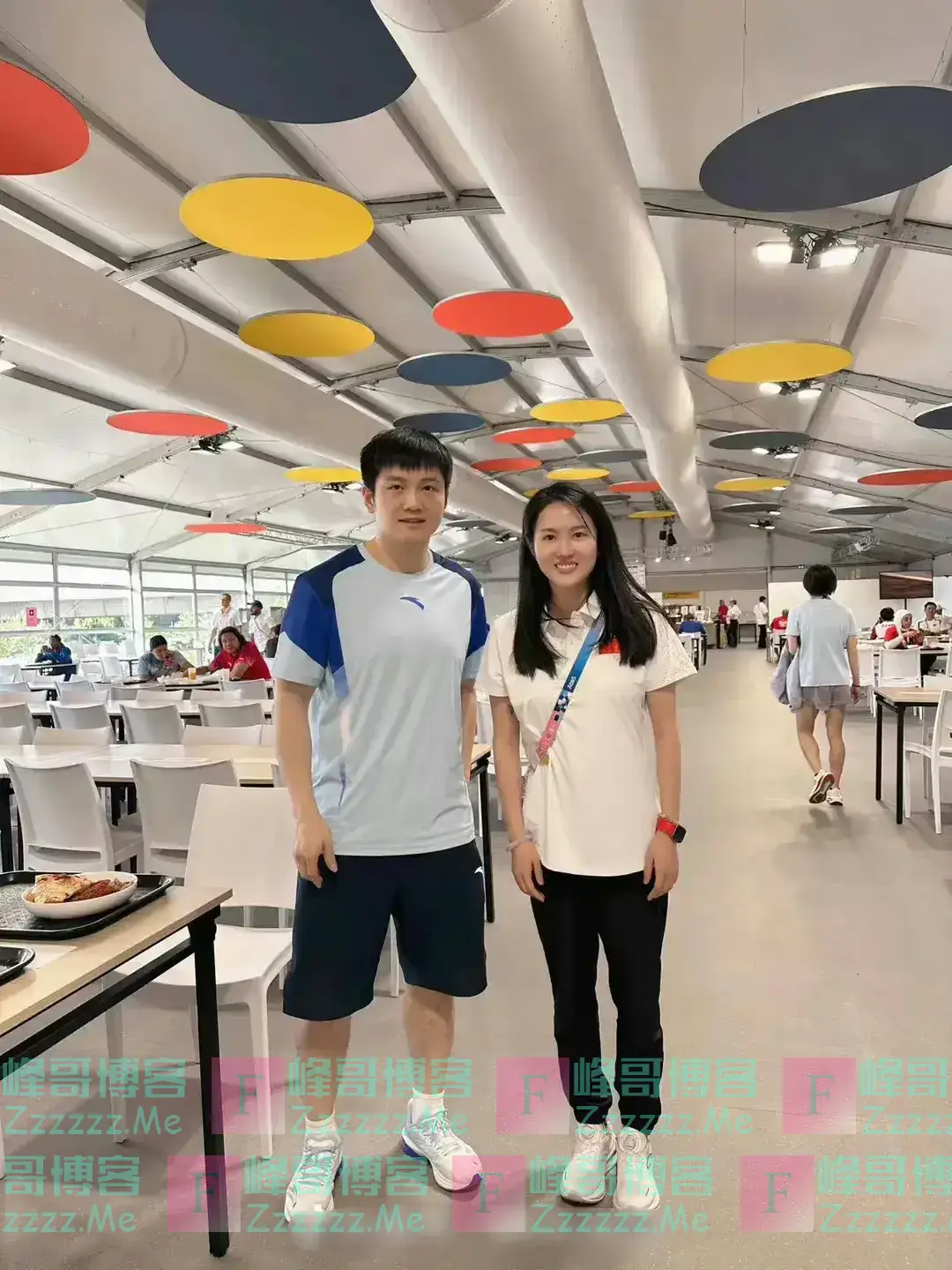 陈若琳和樊振东食堂合影曝光,网友:在一起!般配!