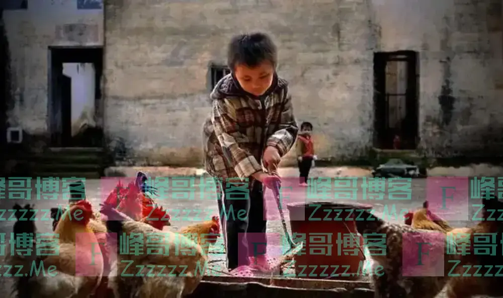 嫂子放三级片勾引小叔子，两人缠绵过后，小叔子用鞋带将她勒死