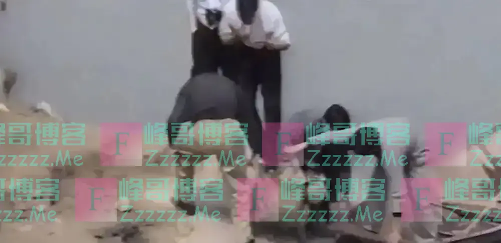 嫂子放三级片勾引小叔子，两人缠绵过后，小叔子用鞋带将她勒死