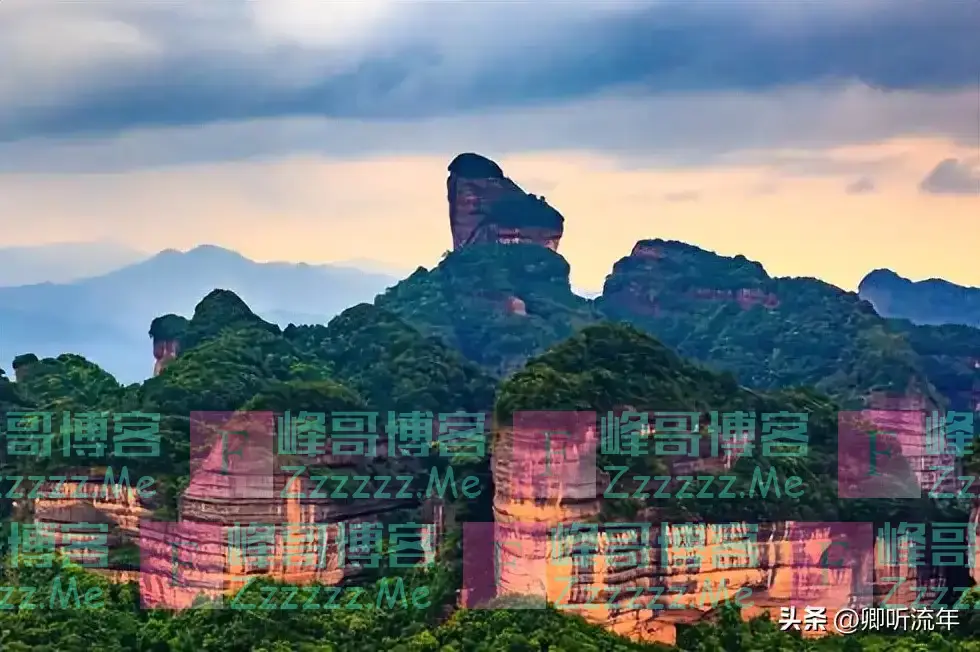 丹霞山,两块石头太像生殖器而走红,游客直言:大自然的鬼斧神工