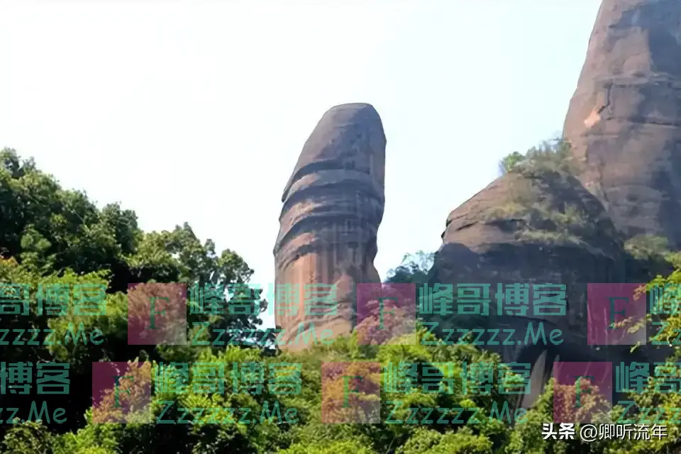 丹霞山,两块石头太像生殖器而走红,游客直言:大自然的鬼斧神工