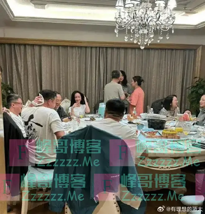 杨幂“陪酒照”曝光,原来女明星在酒桌上,看起来也挺普通