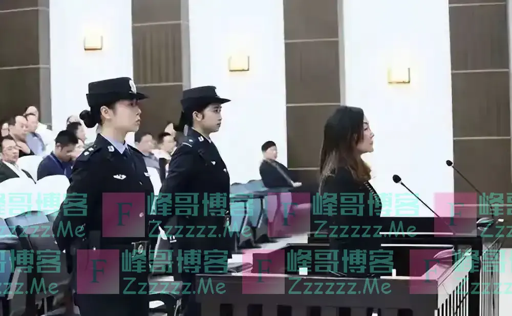 好色”女校长杜晓阳：年过半百钟爱精壮小伙，被抓后跪地求饶！