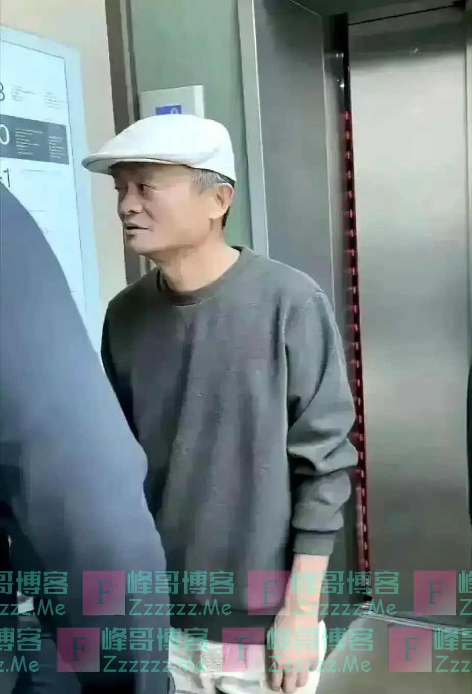 马云现身国外，独自落寞逛街，网友：有故乡回不去，不是不想回