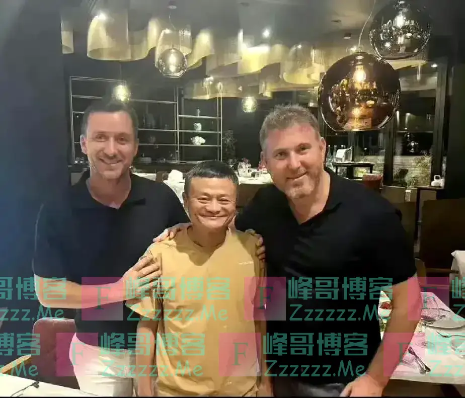 马云现身国外，独自落寞逛街，网友：有故乡回不去，不是不想回