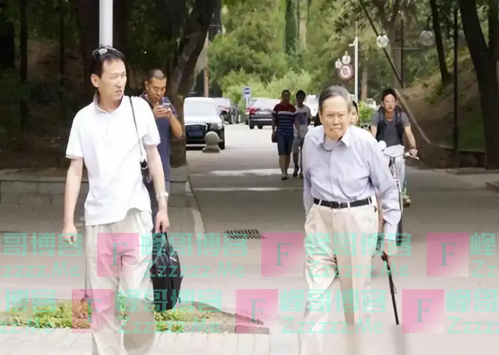 杨振宁的“长寿秘诀”:重要的其实不是多运动、喝水,而是这4点