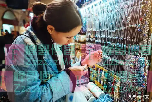 马上停止佩戴这东西,辐射强还致癌,白送也不要,家里有的快扔掉