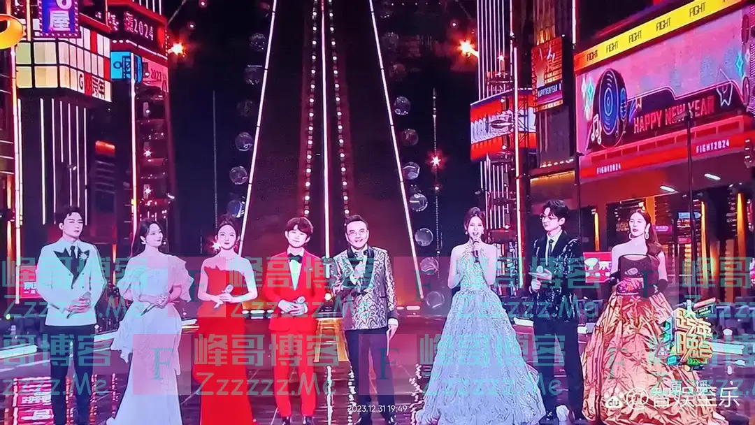 杨幂跨年夜唱跳被骂又油又尬!网友:一把年纪妇人,就别装少女了