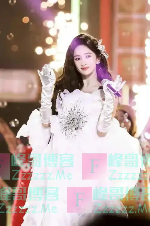 杨幂跨年夜唱跳被骂又油又尬!网友:一把年纪妇人,就别装少女了