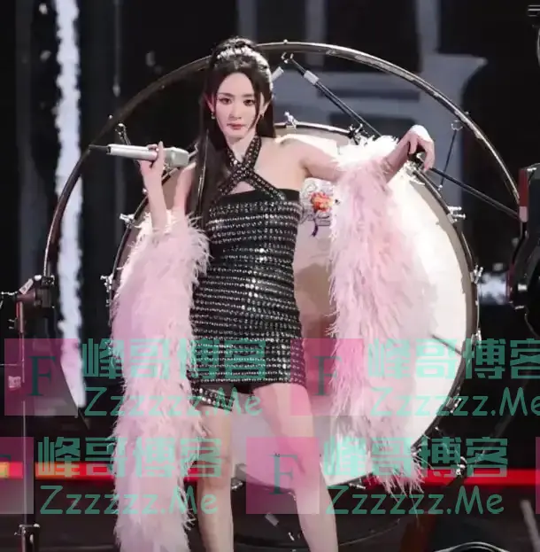 杨幂跨年夜唱跳被骂又油又尬!网友:一把年纪妇人,就别装少女了