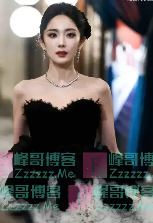 杨幂跨年夜唱跳被骂又油又尬!网友:一把年纪妇人,就别装少女了