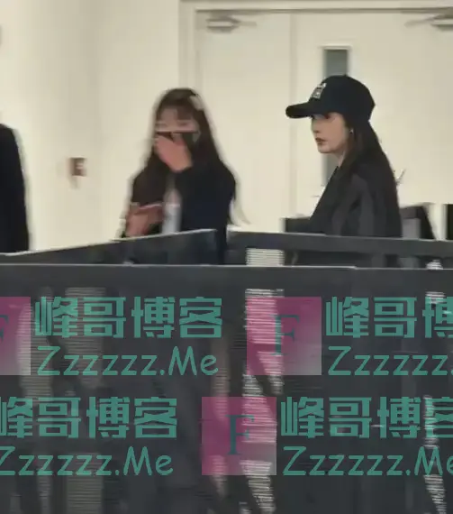 杨幂跨年夜唱跳被骂又油又尬！网友：一把年纪妇人，就别装少女了