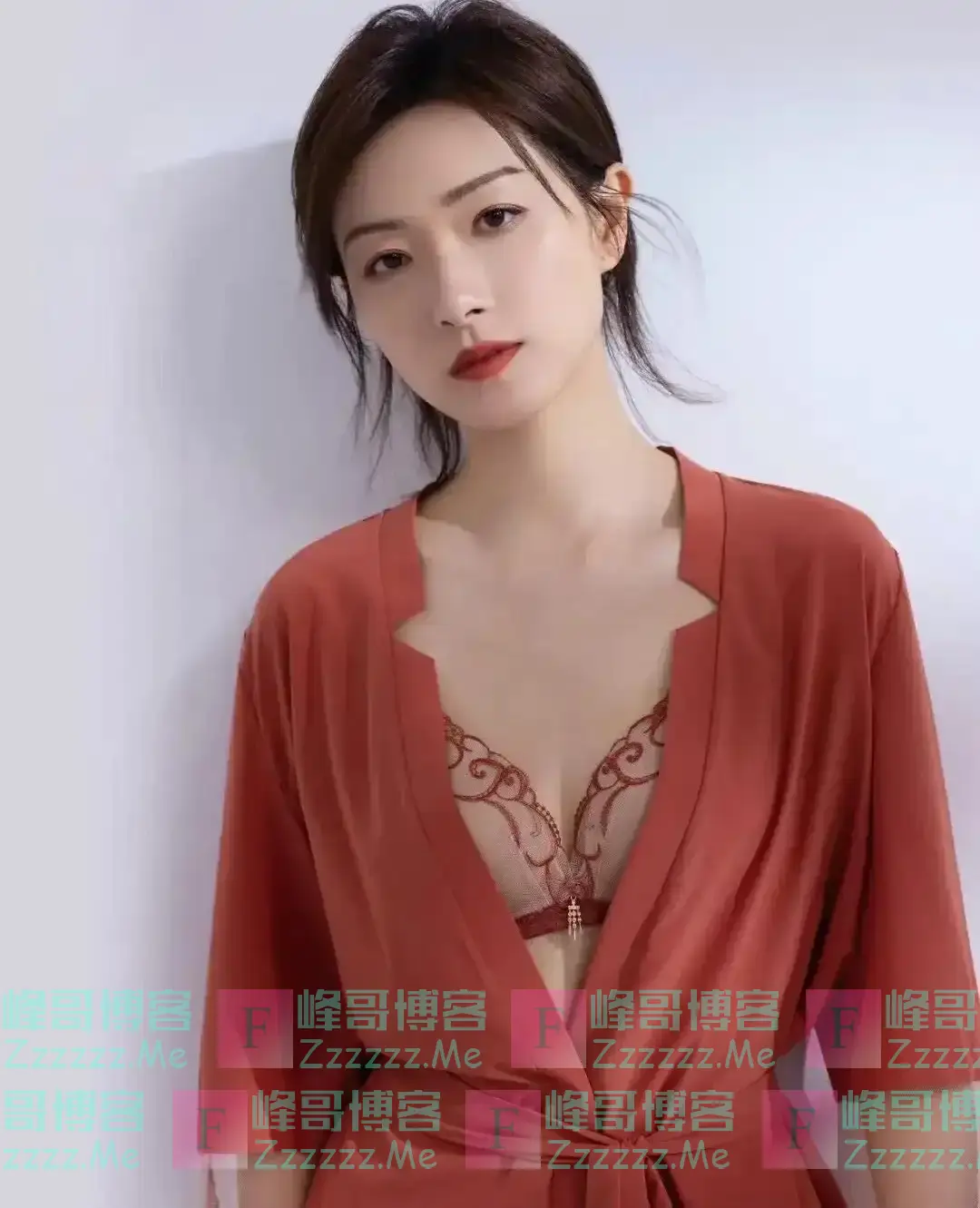 因长得太漂亮被导演狂追,却因拒绝追求无戏可拍,今搭档胡歌走红