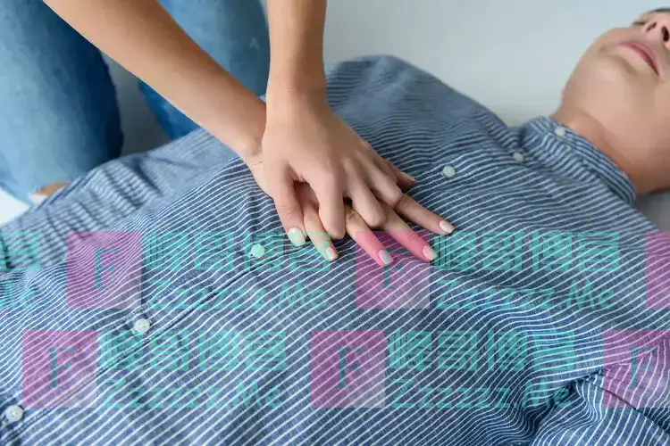 68岁老汉半夜心梗离世,医生提醒:夜间再口渴,也不要喝这3种水