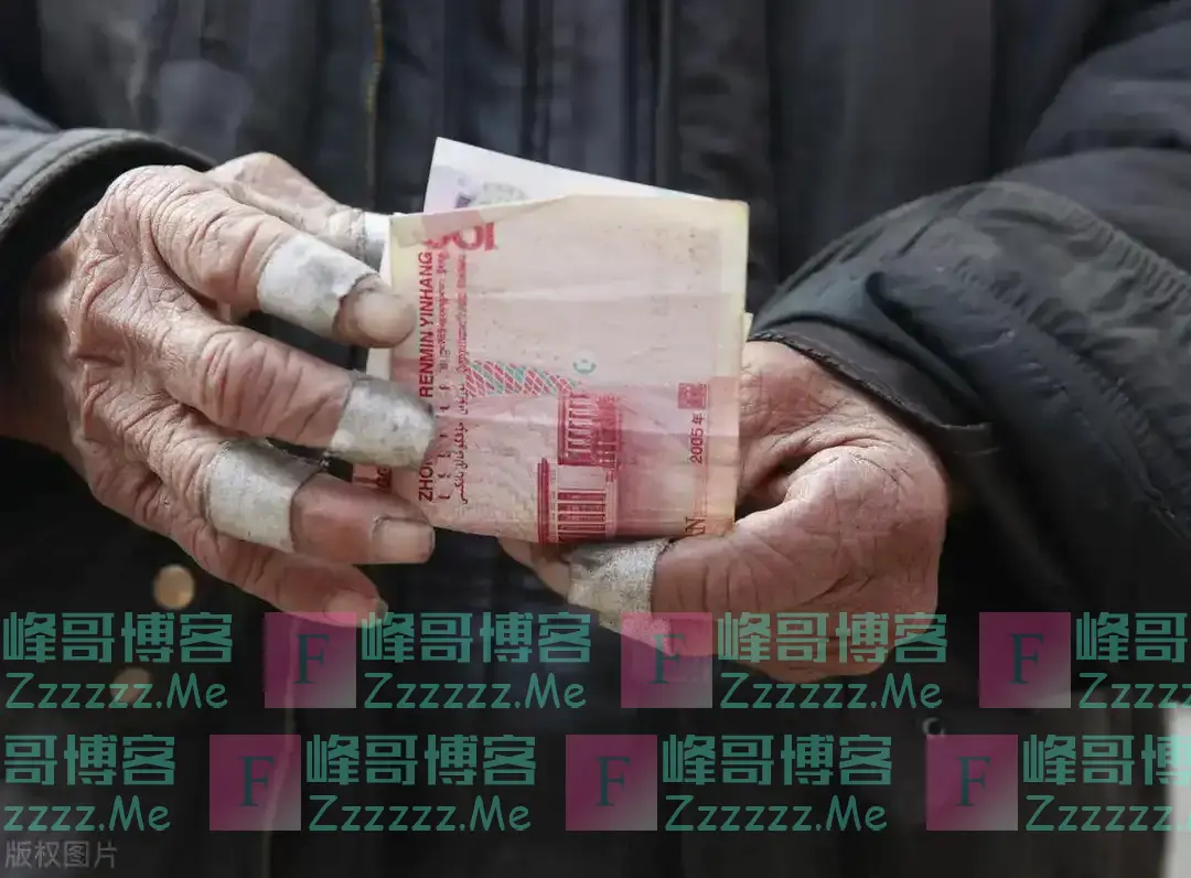 中央定调，2025年养老金新调整，对1955年和1964年出生的老人更有利，能涨多少钱？