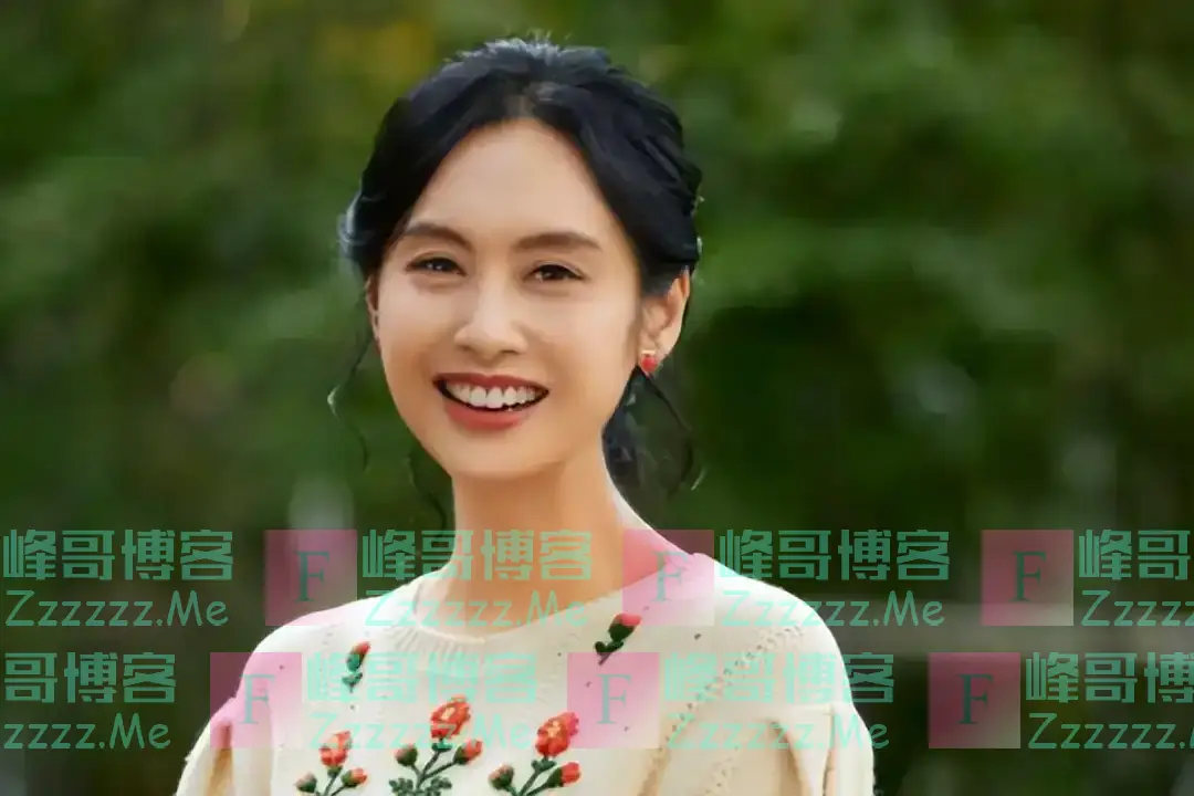 错过周星驰,下嫁黄贯中,如今52岁住深山破房子,开两万元小破车