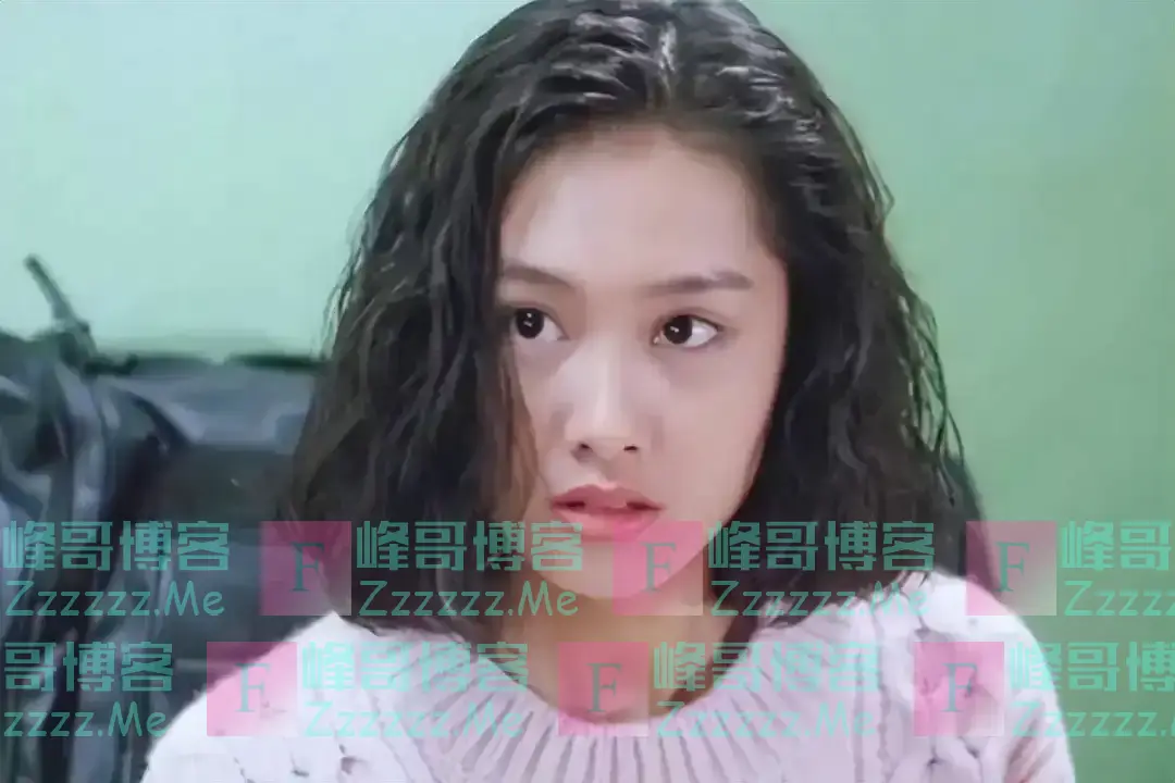 错过周星驰,下嫁黄贯中,如今52岁住深山破房子,开两万元小破车