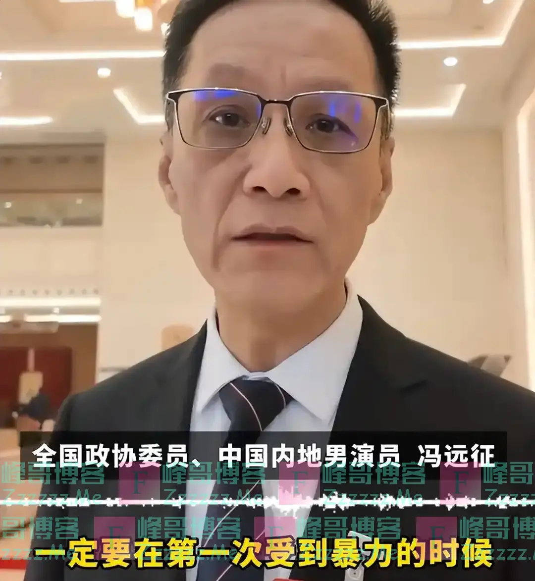 人民大会堂要求明星素颜上阵，没了团队包装，遍地普男普女