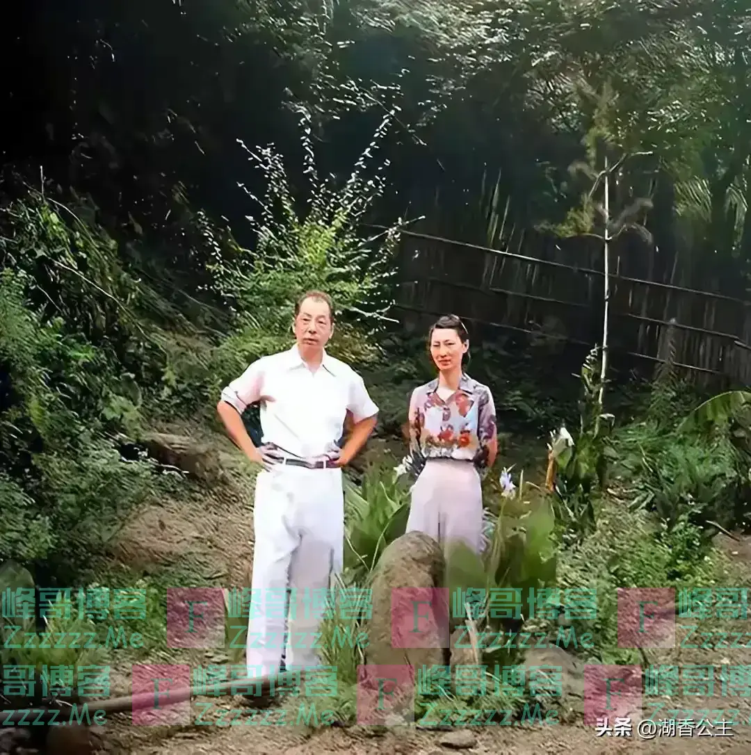 张学良的夫人赵一荻有多美?1928年在香山留影,她16岁,气质不凡